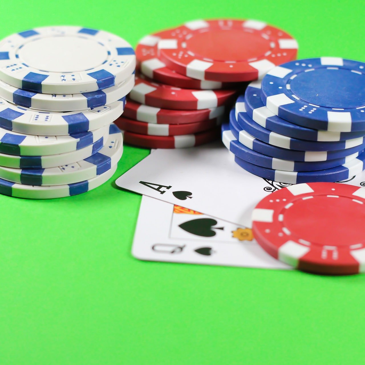 85gameapk Live Casino ဂိမ်းဒိုင်များနှင့် ကစားနေသောမြင်ကွင်း
